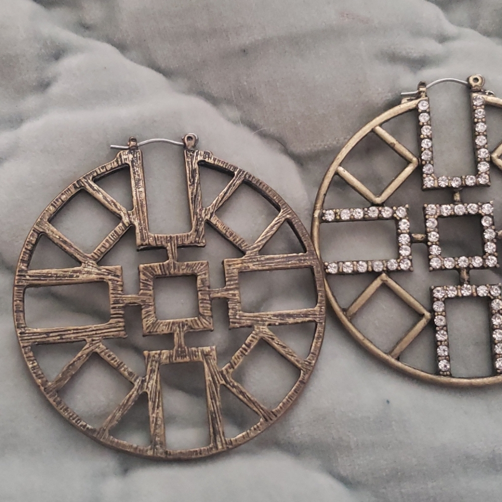 Earring - Picture 4 of 4